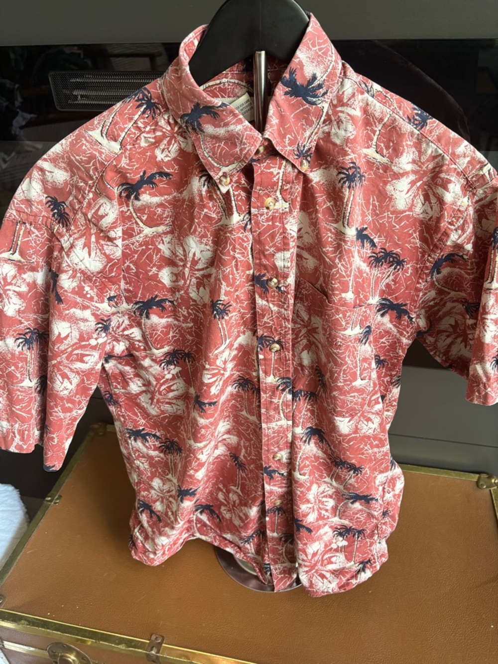 Men's Red Tropical Print Short-Sleeve Button-Down Shirt